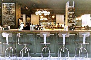 Próxima edição da festa Sol Sunday Sessions terá show de Bebel Gilberto