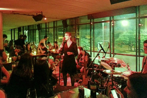Bar Riviera tem programação de shows escolhida a dedo nos sábados à noite