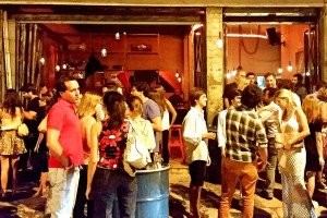 Topo do Edifício Martinelli recebe disputadas sunset parties durante o verão