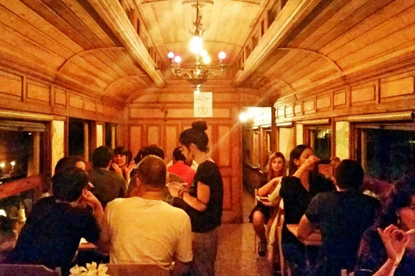 Novo bar Beatnik, dentro de um vagão de trem, reforça onda hipster na Mooca