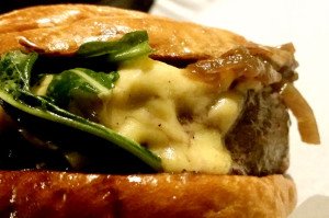 Jardins ganha bar especializado em gins-tônicas, o G&T, na Rua Peixoto Gomide