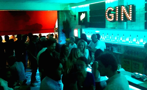 A pedido de clientes, bar de gins-tônicas G&T estende temporada até fim de julho