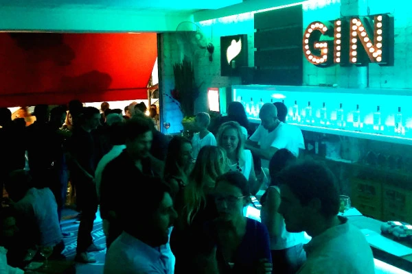 A pedido de clientes, bar de gins-tônicas G&T estende temporada até fim de julho