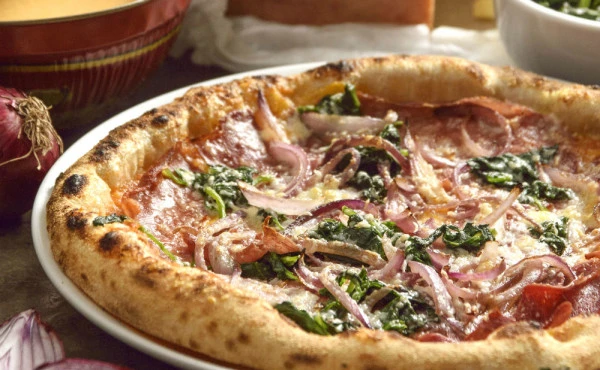 Carlos Pizza festeja primeiro aniversário com receitas de chefs convidados