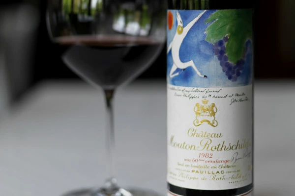Fasano recebe jantar mais caro do ano, com prova de 10 safras de Mouton Rothschild