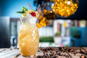 [SP] Baixo Pinheiros ganha bar top de coquetéis Guilhotina, do hábil Márcio Silva