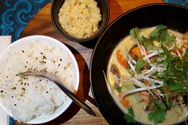 [SP] Marakuthai inaugura nova sede nos Jardins, na Lorena, e ganha um noodle bar