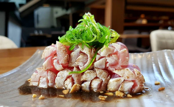 Elegante, grandioso e badalado, bar-restaurante Tessen é nova sensação do Itaim
