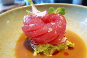 Donos do Guarita abrem atraente bar com hambúrgueres e coquetéis no Baixo Augusta