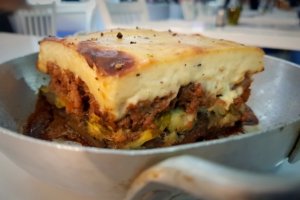 Febre dos bares de coquetelaria chega a Moema com o simpático Banqueta, na Cotovia