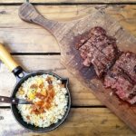 De localização peculiar, Quintal deBetti combina ótimas carnes, cerveja e badalação