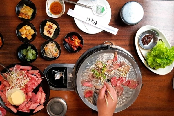 Coreano "raiz", Bicol ganha nova e moderna sede na Aclimação e segue com ótima cozinha