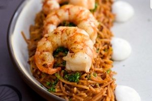 Bar. lança hambúrguer com carvão (sim, carvão!) na receita e cerveja com zimbro 