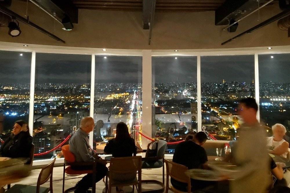 LASSÙ - Restaurante giratório no 28° andar com a melhor vista de SP 📍