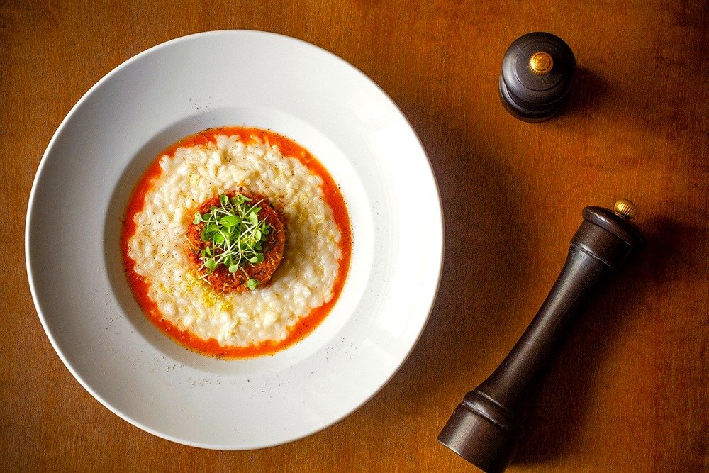 Lassù, restaurante giratório na zona norte - A Bela e o Bigode