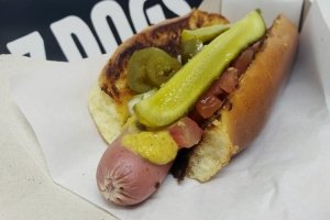 Z Deli lança na unidade Jardins nova marca focada em cachorros-quentes, o Z Deli Dogs