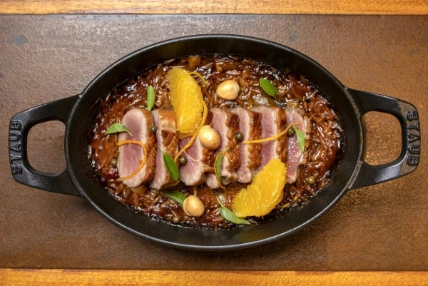 Um dos melhores restaurantes do Rio, Chez Claude estreia no Itaim com cozinha tinindo