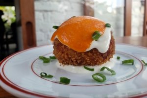 Nova frente da dupla do Sede 261, taberna espanhola Huevos de Oro brilha em Pinheiros