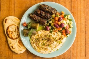 Nova frente da dupla do Sede 261, taberna espanhola Huevos de Oro brilha em Pinheiros