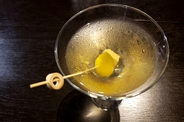 Novidade bacana na Barra Funda, Trago Bar projeta-se no pedaço pela boa coquetelaria