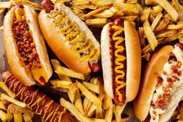 Grife centenária do hot dog, lanchonete nova-iorquina Nathan’s Famous chega a SP