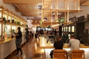 Nova casa de Thiago Bañares em Pinheiros, Kotori atrai pelos yakitoris e highballs