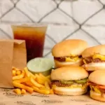 Especializado em mini-hambúrgueres, Sliders ganha quatro novos endereços em 2021