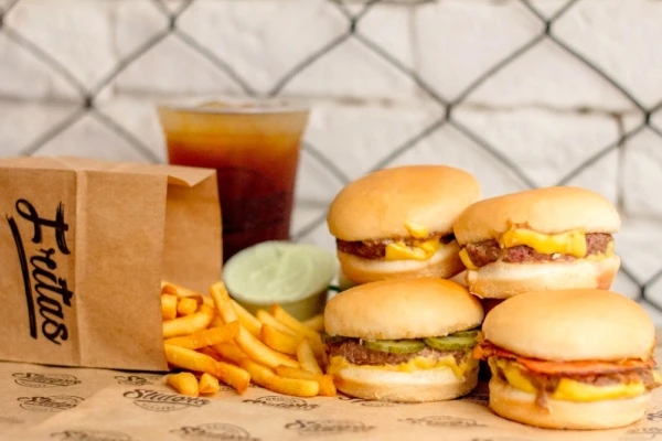 Especializado em mini-hambúrgueres, Sliders ganha quatro novos endereços em 2021
