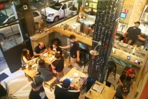 Thiagos Maeda e Pereira emplacam duas casas na Vila Buarque, o Koya88 e o Bar Bagaceira