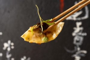 Thiagos Maeda e Pereira emplacam duas casas na Vila Buarque, o Koya88 e o Bar Bagaceira