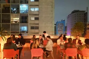Com localização surpreendente, Cora vira um dos endereços do momento no centro de SP