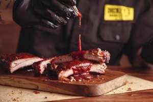 Chef Marco Espinoza inaugura na Pompeia o Cantón, restaurante de cozinha sino-peruana