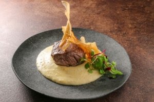 Greigor Caisley e Jean Ponce emplacam mais uma ótima novidade, o boteco Confessionário