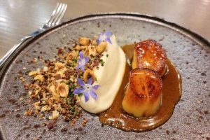 Boato, no Itaim, atrai com cardápio criativo, chamativa ambientação e bartender premiada