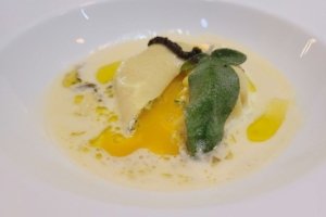 Esquina de 3 andares abriga a Lolla Osteria, uma rara boa novidade na região do Brooklin