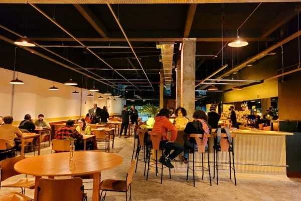 Novo templo dos descolados no centro de SP, Cineclube Cortina alia bar, cinema e festas