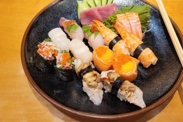 Massae San traz de volta o mestre Shigeru Hirano e brilha com ótimos sushis e sashimis