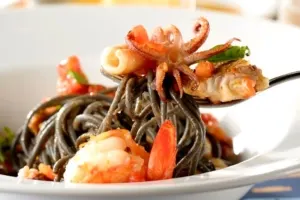 Com restaurante, café e wine-bar, grandiosa Casa La Pastina estreia na Rua Oscar Freire
