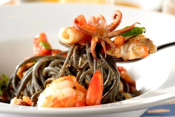 Com restaurante, café e wine-bar, grandiosa Casa La Pastina estreia na Rua Oscar Freire
