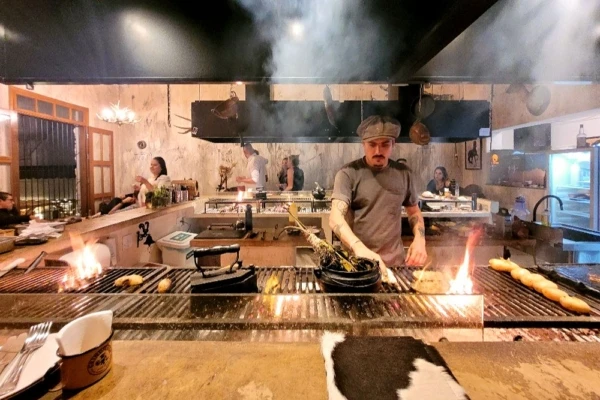 "Messi" da parrilla em SP, Santi Roig inaugura o ótimo Grindhouse Braserito, em Pinheiros