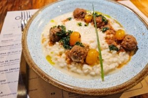 Trio de chefs inaugura o Sororoca Bar, ótima casa especializada em peixes e frutos do mar