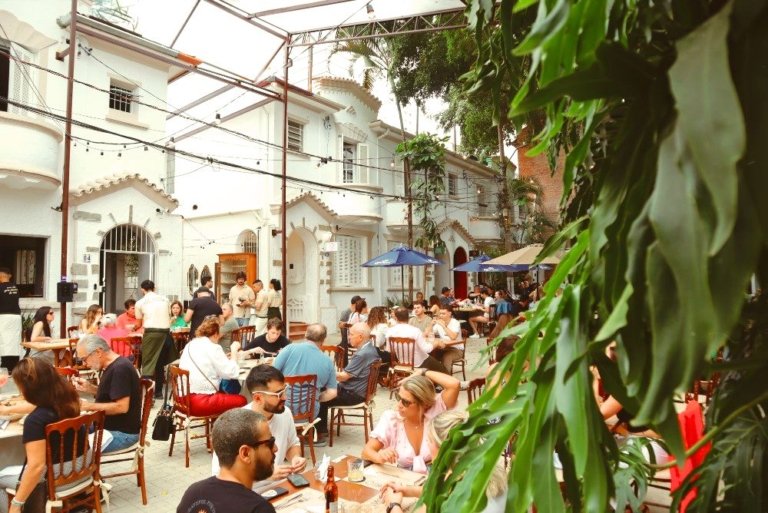Vilarejo Jardins converte charmosa vila de casas em animado boulevard gastronômico