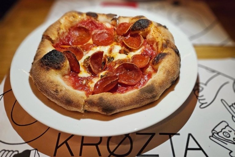 Donos do Koya88 inauguram o Krøzta, bar moderninho de instigante menu ítalo-asiático