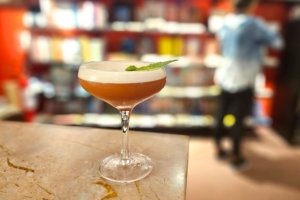 Atlântico 212 atrai com sabores do mar e esperta coquetelaria na Rua dos Pinheiros