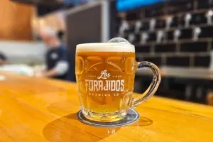 Los Forajidos Tap House atrai com ótimos chopes e pizzas artesanais na Vila Mariana