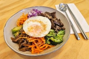 Com ambiente cheio de pompa, Il Carpaccio alia receitas italianas e badalação no Itaim