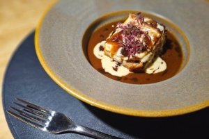 Soffio Pizzeria seduz com pizzas napolitanas autorais em simpática esquina do Campo Belo