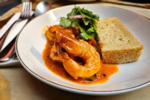 Com ambiente cheio de pompa, Il Carpaccio alia receitas italianas e badalação no Itaim