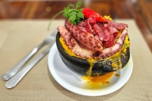 Chef Bel Coelho volta a brilhar na Vila Madalena com o restaurante Clandestina