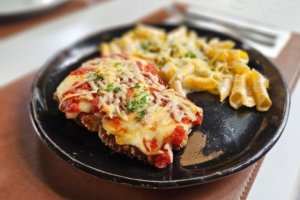 Chef promissor, Victor Senna inaugura em Pinheiros o moderninho e já concorrido Caco